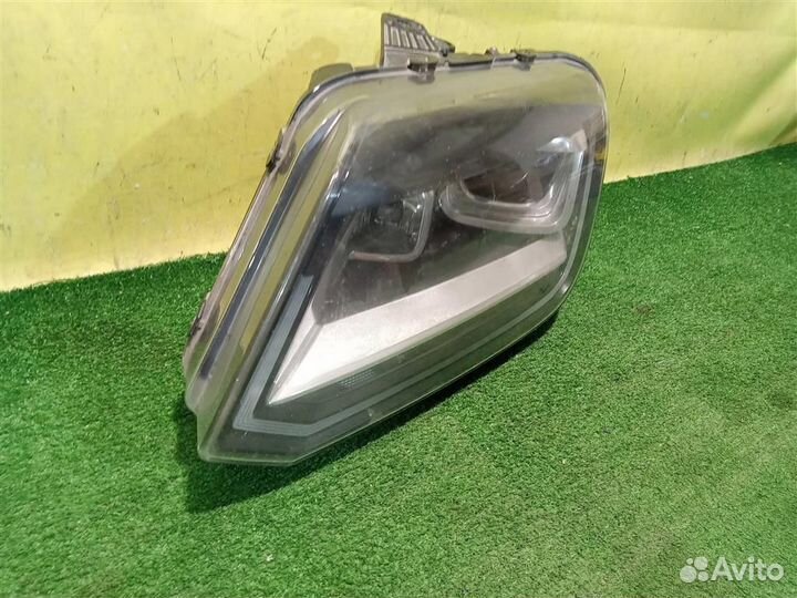 Фара левая ксенон Volkswagen Amarok 2016