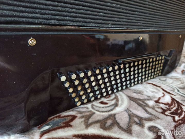 Шикарный Баян Юпитер Цельнопланочный 4х-голосный