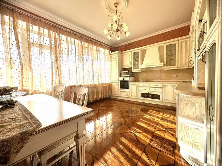 2-к. квартира, 90 м², 4/8 эт.