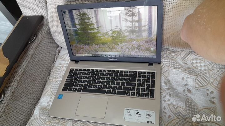 Ноутбук asus в хорошем состоянии