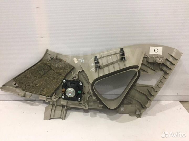 Обшивка заднего крыла верхняя правая Infiniti Ex