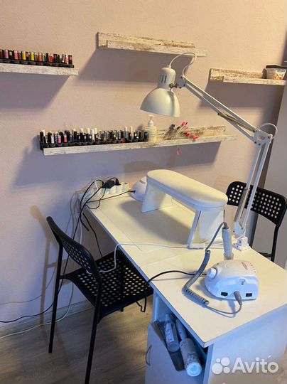 Рабочего места мастера маникюра и парикмахера