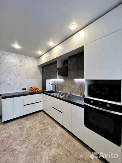 Кухня на заказ с доводчиками