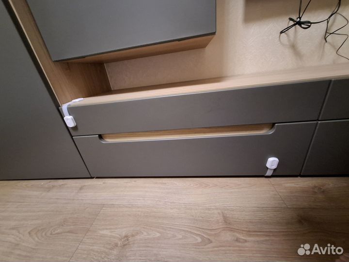 Стенка в гостиную Ангстрем Анри