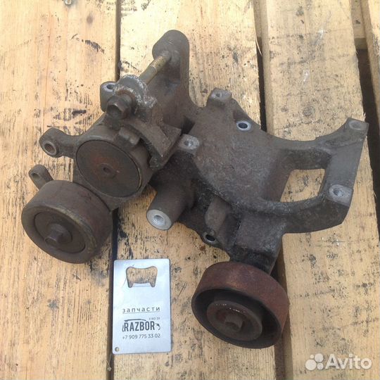 Кронштейн натяжитель Тойота Прадо 120