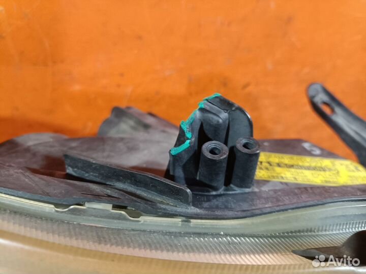 Фара правая Toyota Vellfire ANH20W