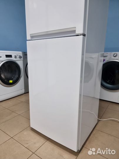 Холодильник 2 метра,узкий, бу