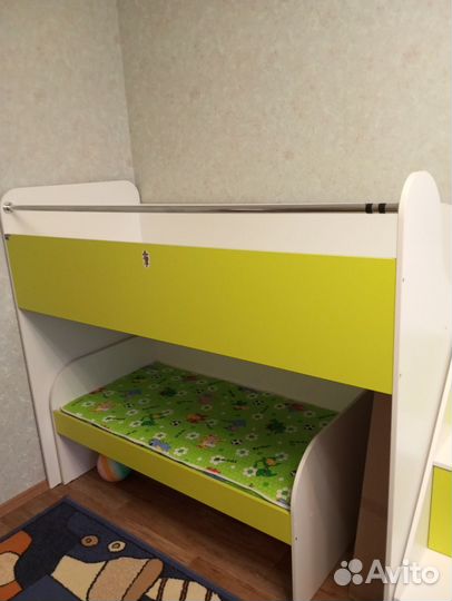 Детская двухярусная кровать