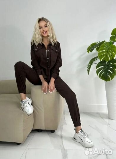 Стильный вельветовый костюм