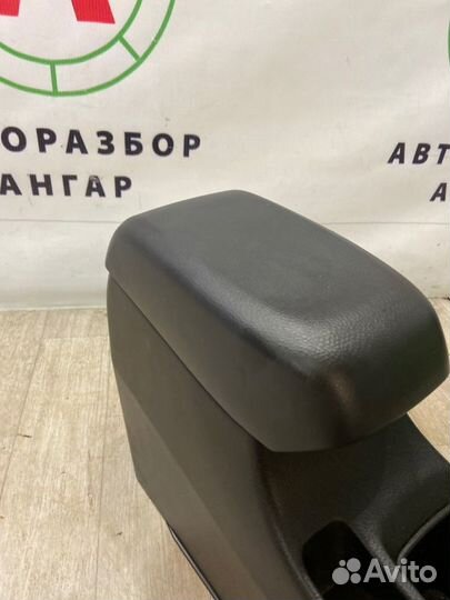 Подлокотник Mitsubishi Lancer 9 CS5W 4G63 2008