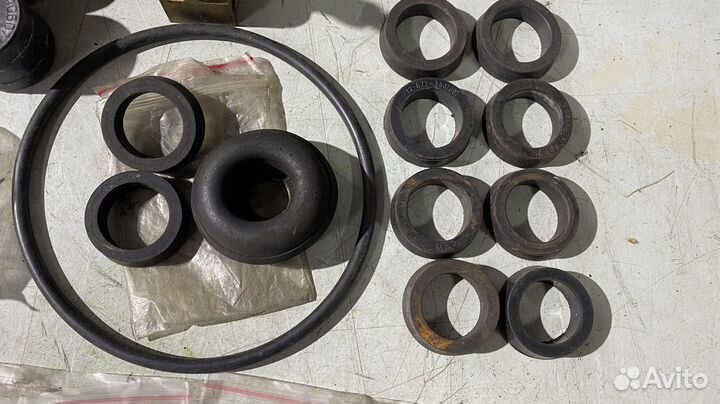 Новые запчасти с хранения Газ 21 Волга