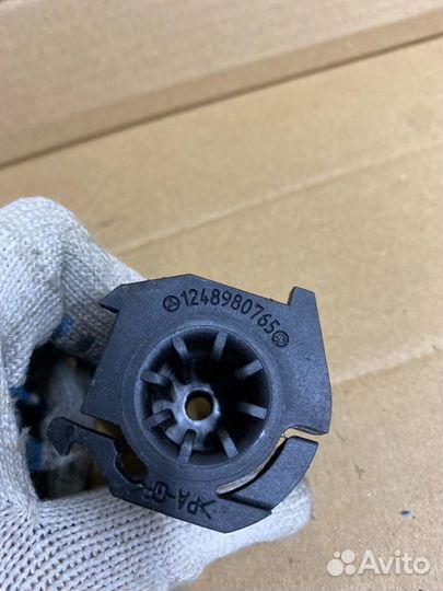 Крепление запасного колеса Mercedes-Benz C-Class