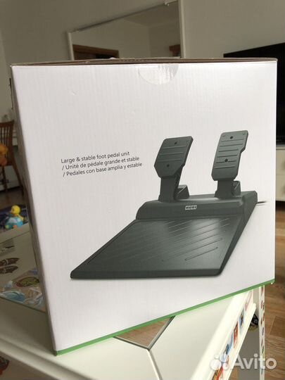 Игровой руль с педалями