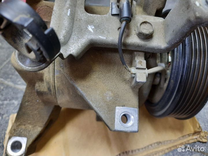 Компрессор кондиционера 73111FJ000 subaru xv