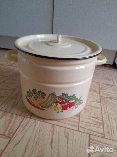 Эмалированный бак(кастрюля) с крышкой, 10 литров