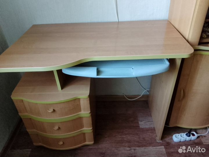 Компьютерный стол