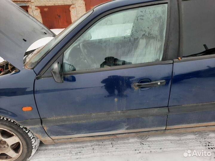 Volkswagen Passat в4 молдинг двери крыла