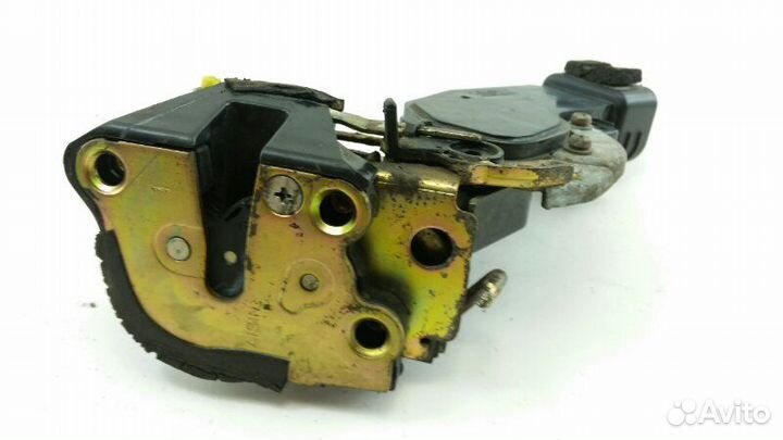 Замок двери задний левый Toyota Corolla Sprinter