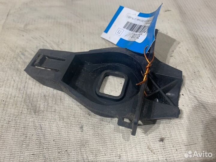 Кронштейн радиатора Audi A4 B8 2007-2015 седан