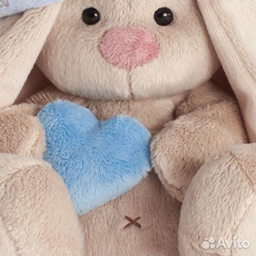 Зайка Ми в голубой шапке с сердечком