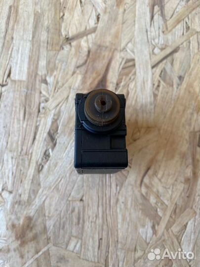 Активатор замка багажника BMW X5 2003