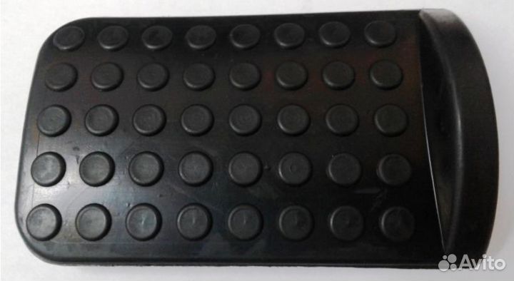 Накладка педали тормоза-сцепл с буртиком (лев.прав