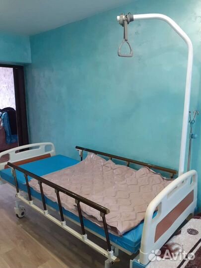 Кровать для лежачих больных с подьемными механизм