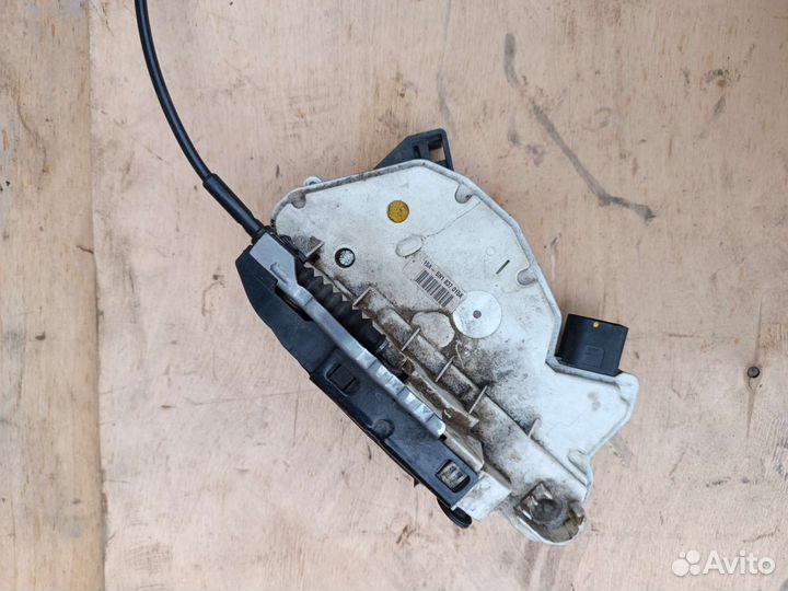 Замок передней левой двери VW Tiguan 1