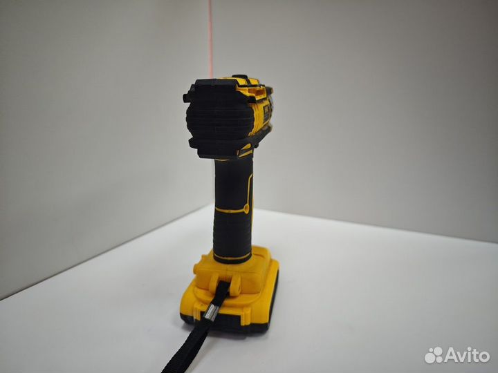 Шуруповерт Dewalt NoName