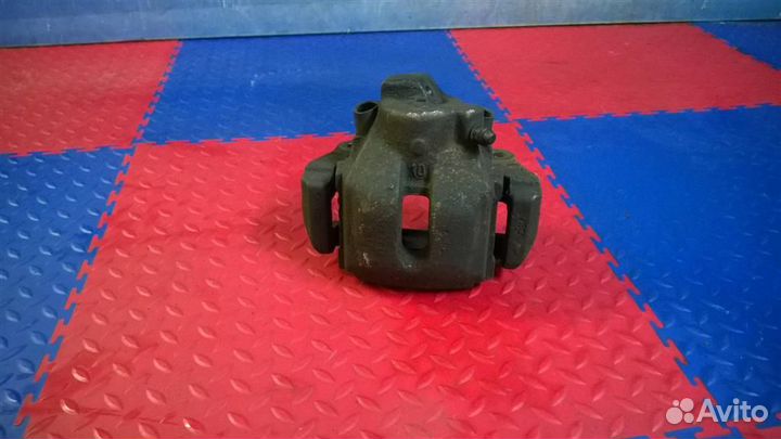 Суппорт передний правый BMW X5 E53