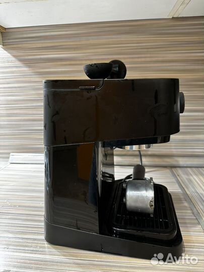 Кофеварка Delonghi EC230.BK