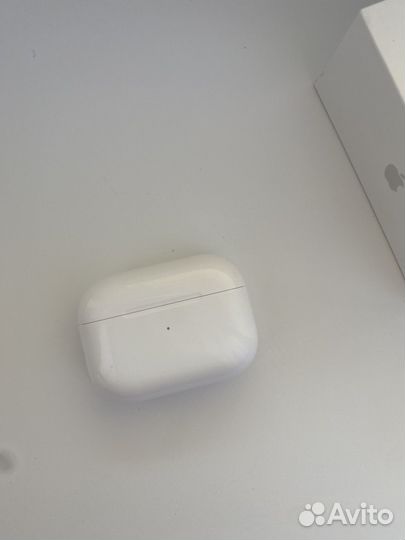 Кейс и левый наушник airpods pro 2 оригинал