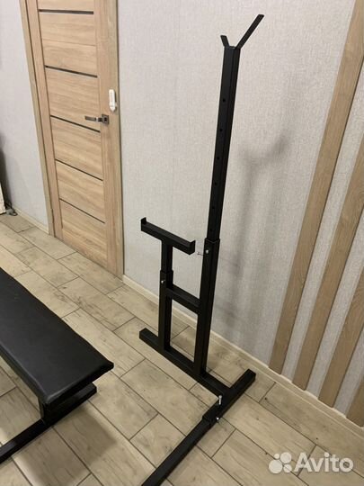 Стойка для штанги для плеч и скамьей