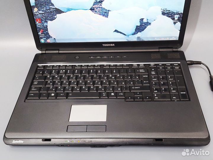 Ноутбук Toshiba satellite в отличном состоянии