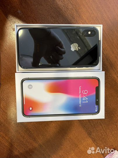 Телефон iPhone 10