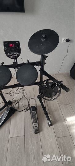 Электронная ударная установка Alesis DM6