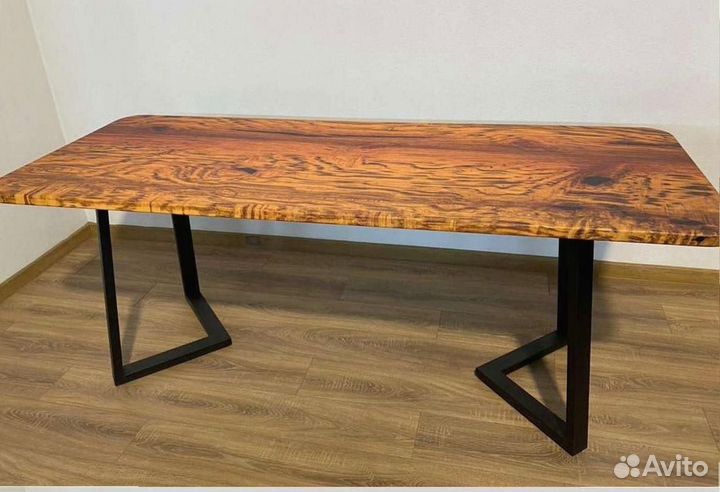 Компьютерный стол 'Grounded Climate'