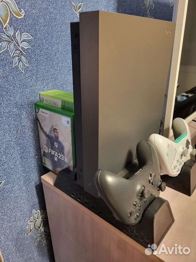 Xbox ONE X gold edition