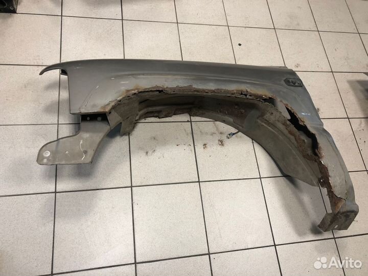 Крыло переднее левое chevrolet tahoe GMT