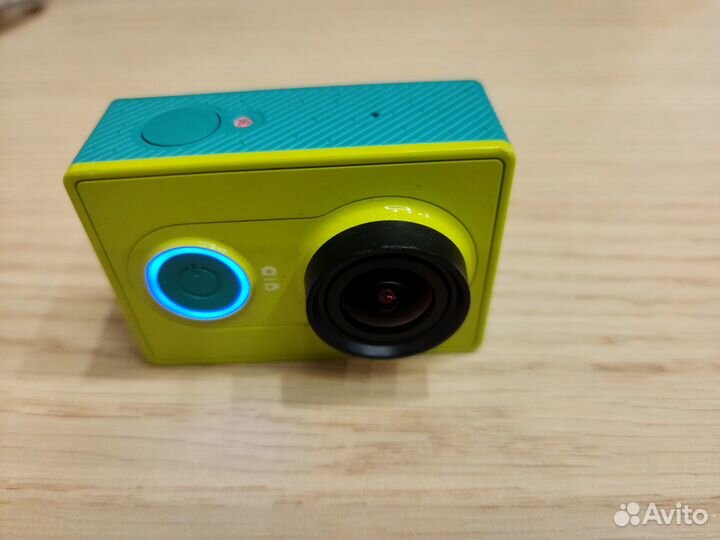 Экшн-камера xiaomi YI