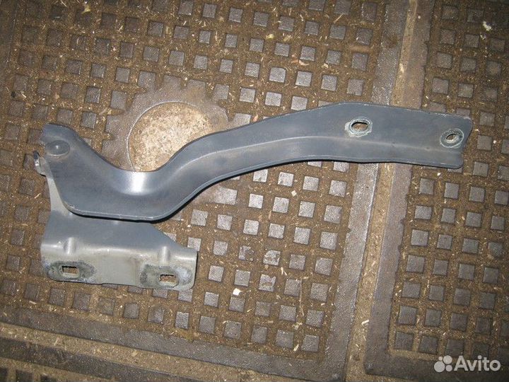 Петля капота левая Nissan Qashqai J10