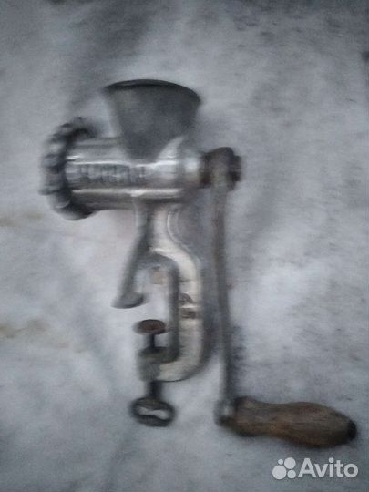 Мясорубка ручная чугунная