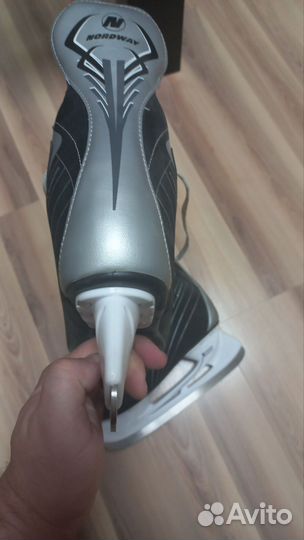 Коньки хоккейные