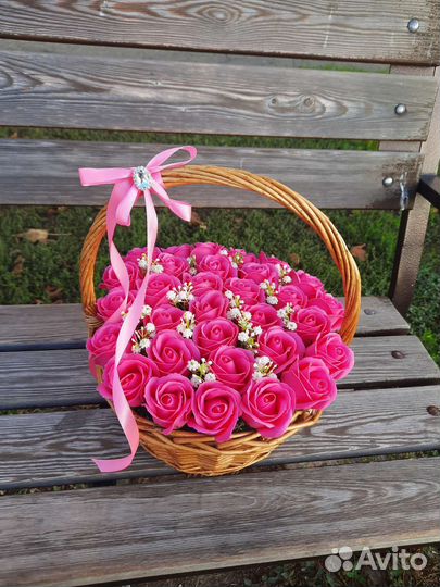 Мыльные розы в корзине