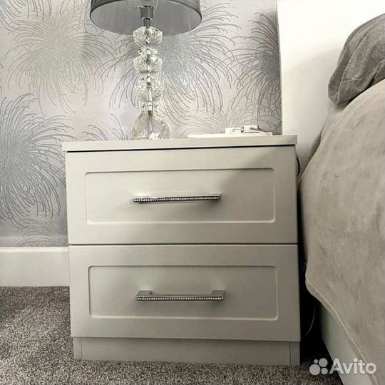 Шкаф распашной в спальню с зеркалом