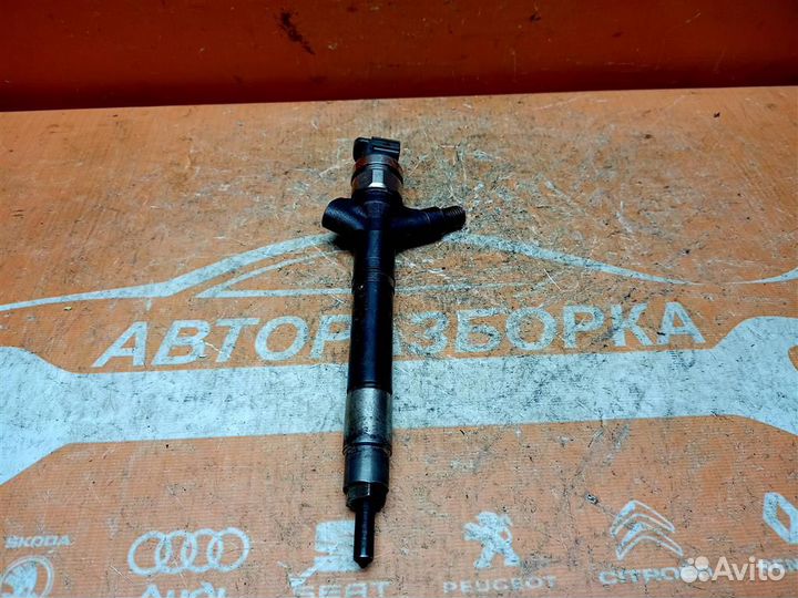 Форсунка дизельная Toyota Avensis 2 (2003-2008)
