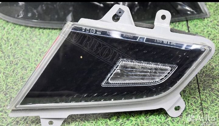 Стоп сигналы Nissan Fuga рейстпцлинг 2008-2009