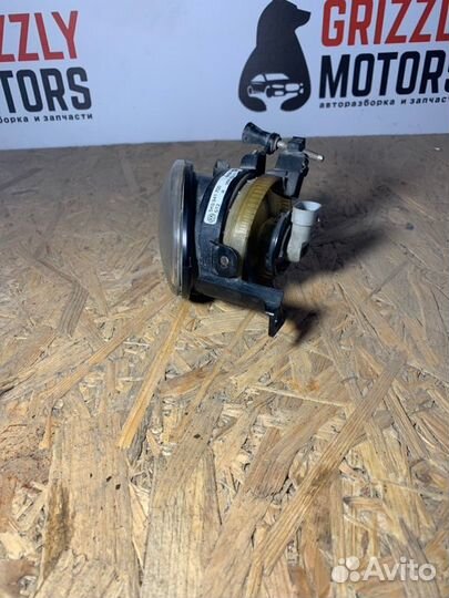 Фонарь противотуманный правый Volkswagen Golf A6