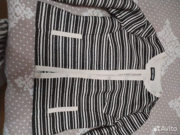 Женский деловой костюм с юбкой