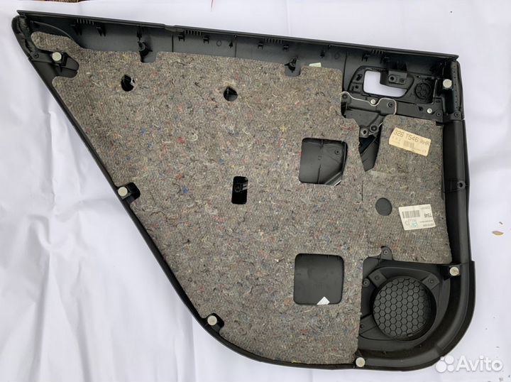 Продам обшивку двери Toyota Avensis 2003-2008